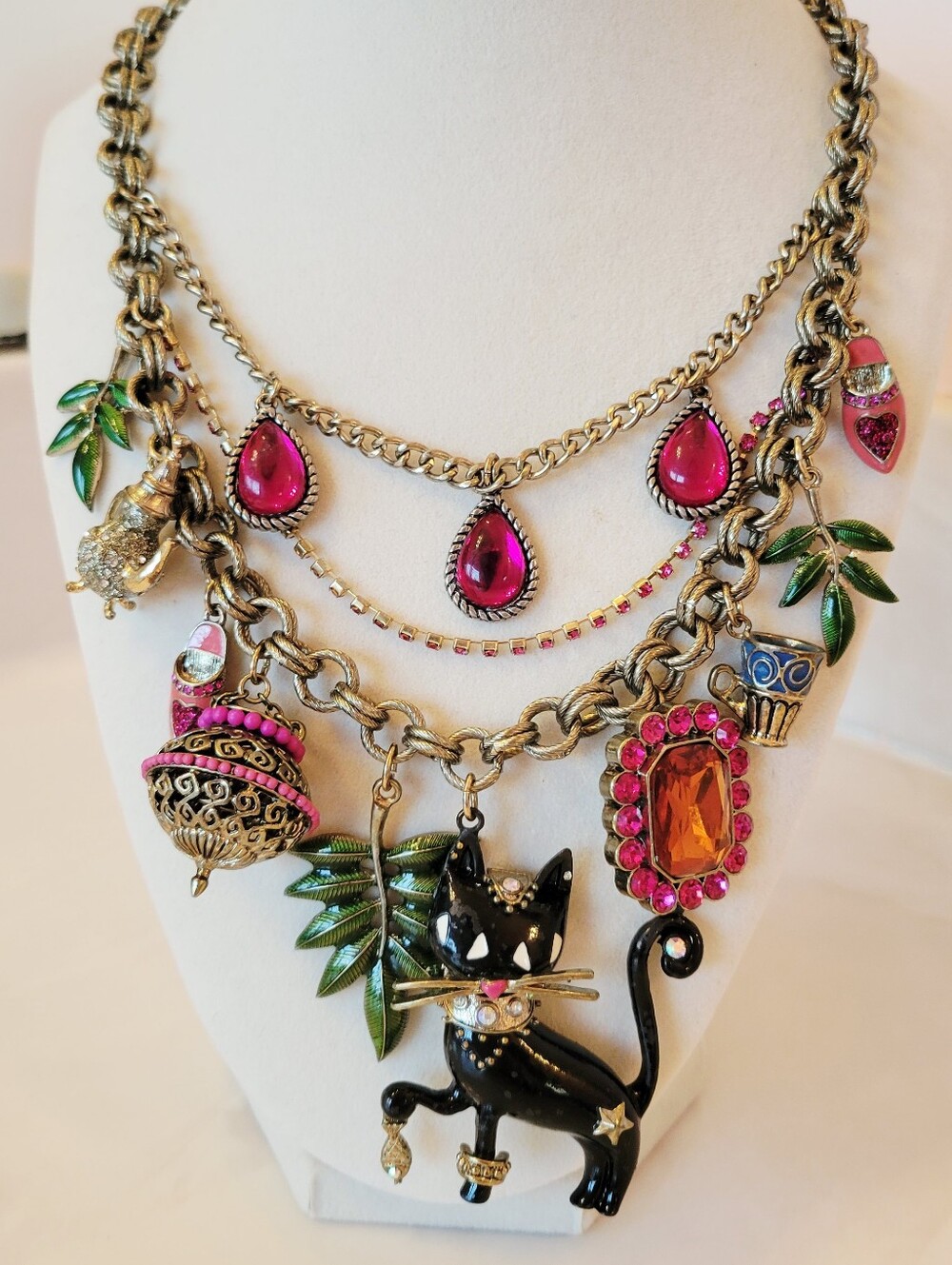 Rare Vintage Betsey Johnson Moroccan Cat Multi-Charm Layered Statement Necklace - Picture 12 of 12
